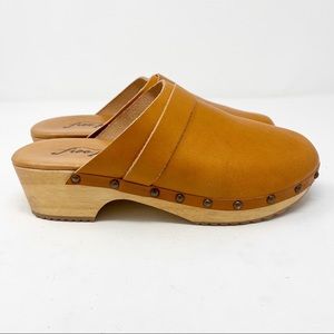 Free People Callum Clog, Honey Leather, NWOT, 37, 7.5 Boho, wood heel